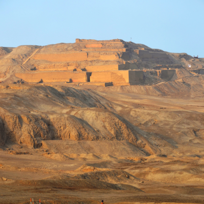  Scavi in corso ai piedi del Tempio del Sole di Pachacamac © Peter Eeckhout
