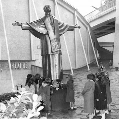 Statue of Pius XII at Expo 1958 in Brussels. © Collection KADOC